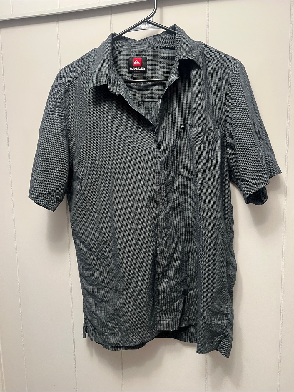 Quiksilver Men's Short Sleeve Button-Down Shirt - Dark Gray small